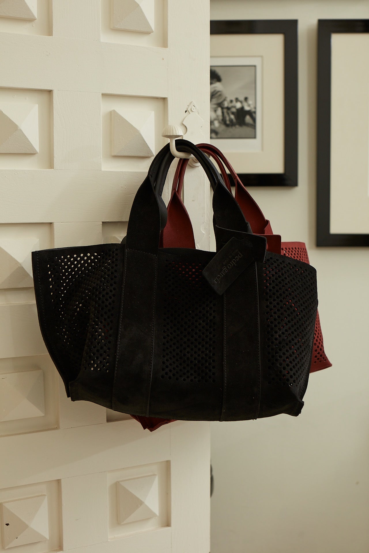 Tote bag in black naplack, the perfed tote